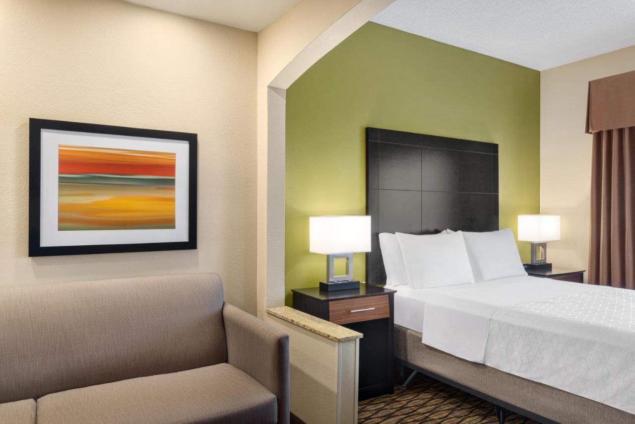 Express & By Ihg 3*