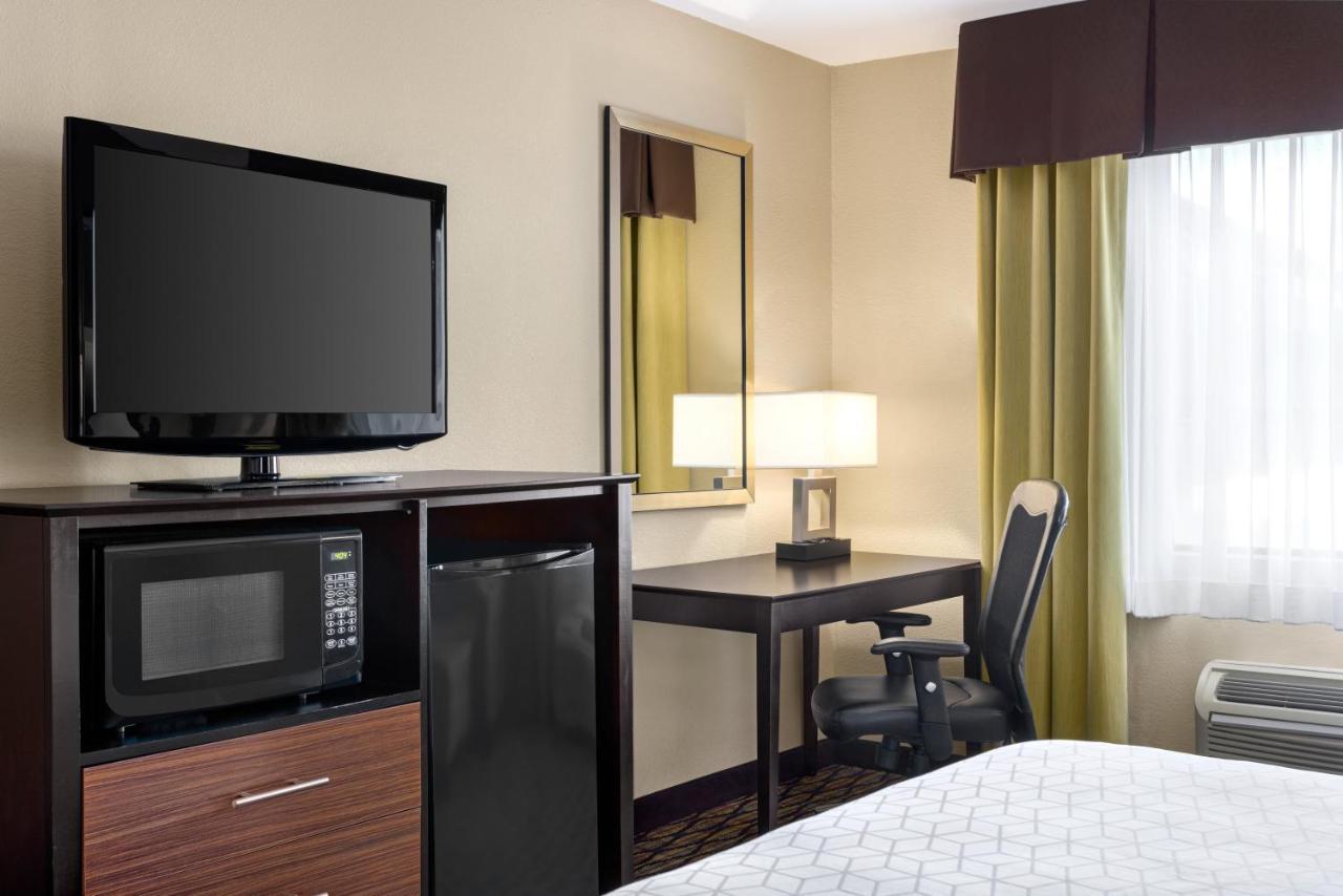 Hotel Express & By Ihg Edmond